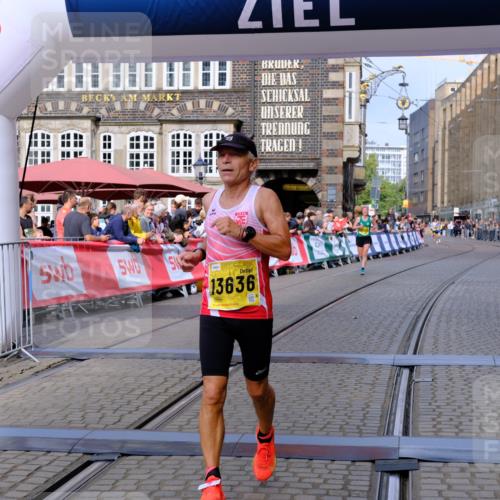 13.09.2026 - 21. swb-Marathon Bremen Tim E. http://msf.ph/oto/10299365 13.09.2026 10:38:29 Ziel 10302, 11142, 13551, 13553, 13559, 13584, 13587, 13636 meine-sportfotos.de