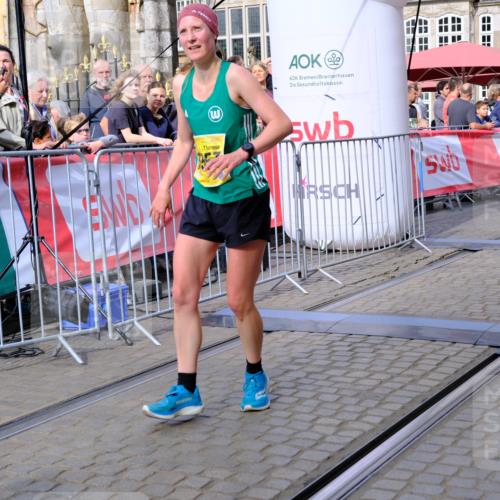 13.09.2026 - 21. swb-Marathon Bremen Tim E. http://msf.ph/oto/10299373 13.09.2026 10:38:35 Ziel 10302, 13551, 13553, 13559, 13587, 13636 meine-sportfotos.de