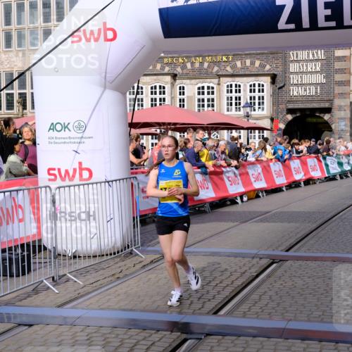 13.09.2026 - 21. swb-Marathon Bremen Tim E. http://msf.ph/oto/10299386 13.09.2026 10:38:45 Ziel 10441, 13507, 13539, 13553 meine-sportfotos.de