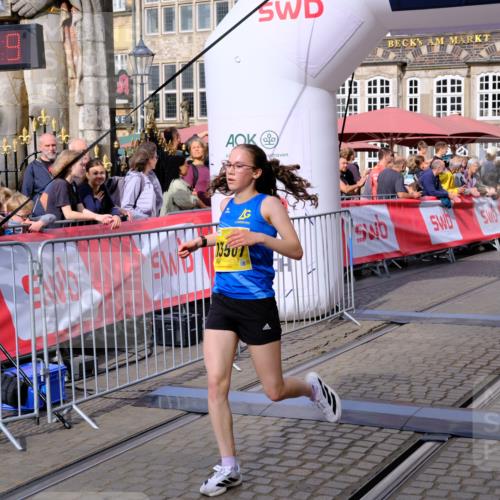 13.09.2026 - 21. swb-Marathon Bremen Tim E. http://msf.ph/oto/10299405 13.09.2026 10:38:46 Ziel 10441, 13507, 13539, 13553 meine-sportfotos.de