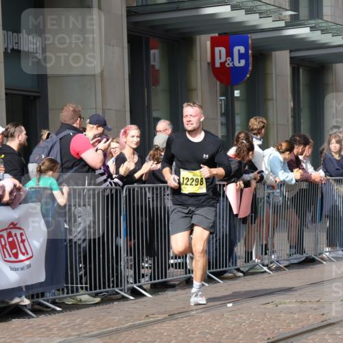 13.09.2026 - 21. swb-Marathon Bremen Strokosch-Dieckow http://msf.ph/oto/10299409 13.09.2026 10:47:10 Ziel 10189, 10210, 10223, 10270, 10310, 10319, 10594, 10807, 10860, 10873, 10898, 11130, 11187, 11269, 11462, 11469, 11646, 11809, 12048, 12195, 12296, 12298, 12318, 12547, 13521, 13528, 13545, 10289, 10445, 10504, 10744, 11060, 11199, 11212, 11344, 11608, 11650, 11651, 11661, 11783, 11814, 12364, 12375, 12415, 12470, 13589, 13613 meine-sportfotos.de