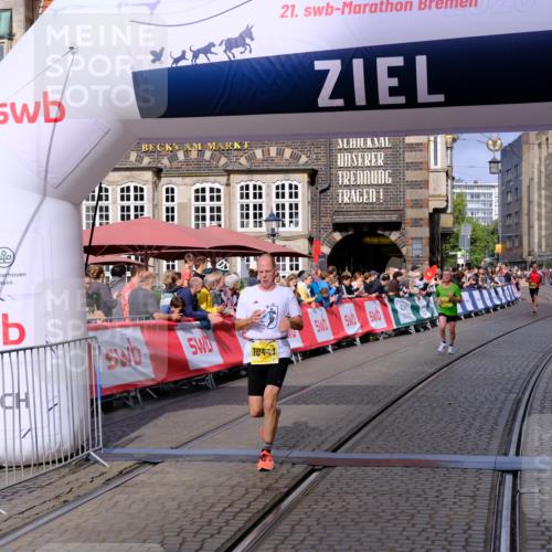 13.09.2026 - 21. swb-Marathon Bremen Tim E. http://msf.ph/oto/10299420 13.09.2026 10:38:50 Ziel 10441, 12370, 13507, 13539 meine-sportfotos.de
