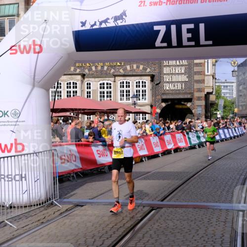 13.09.2026 - 21. swb-Marathon Bremen Tim E. http://msf.ph/oto/10299425 13.09.2026 10:38:50 Ziel 10441, 12370, 13507, 13539 meine-sportfotos.de