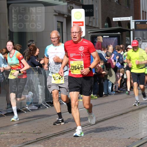 13.09.2026 - 21. swb-Marathon Bremen Strokosch-Dieckow http://msf.ph/oto/10299426 13.09.2026 10:47:11 Ziel 10189, 10210, 10223, 10270, 10310, 10319, 10594, 10807, 10860, 10873, 10898, 11130, 11187, 11269, 11462, 11469, 11646, 11809, 12048, 12077, 12195, 12296, 12298, 12318, 12547, 13521, 13528, 13545, 10289, 10445, 10504, 10744, 11060, 11199, 11212, 11344, 11608, 11650, 11651, 11661, 11783, 11814, 12298, 12364, 12375, 12415, 12470, 13589, 13613 meine-sportfotos.de