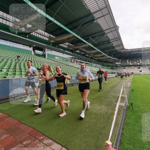 13.09.2026 - 21. swb-Marathon Bremen Michael Burmester http://msf.ph/oto/10299427 13.09.2026 10:37:14 Laufen im Stadion 10090, 10091, 10092, 10150, 10152, 10153, 10154, 10160, 10186, 10187, 10198, 10237, 10251, 10257, 10263, 10272, 10273, 10274, 10275, 10278, 10283, 10291, 10296, 10306, 10315, 10323, 10327, 10331, 10332, 10338, 10357, 10370, 10375, 10376, 10382, 10390, 10403, 10411, 10420, 10429, 10432, 10439, 10444, 10473, 10481, 10488, 10497, 10500, 10516, 10531, 10560, 10569, 10598, 10607, 10613, 10633, 10647, 10648, 10654, 10659, 10663, 10671, 10672, 10674 meine-sportfotos.de