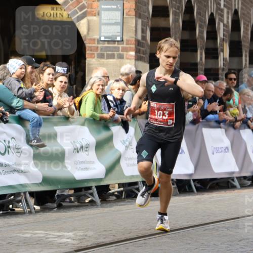 13.09.2026 - 21. swb-Marathon Bremen Strokosch-Dieckow http://msf.ph/oto/10299436 13.09.2026 12:46:38 Ziel 103, 1352, 1525, 8044, 574, 841 meine-sportfotos.de