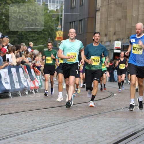 13.09.2026 - 21. swb-Marathon Bremen Strokosch-Dieckow http://msf.ph/oto/10299437 13.09.2026 10:50:23 Ziel 10452, 10593, 10876, 10966, 11005, 11035, 11111, 11128, 11415, 12240, 12380, 12510, 10233, 10525, 10840, 11220, 11276, 11622, 11664, 11742, 11774, 12078, 12309, 12447 meine-sportfotos.de