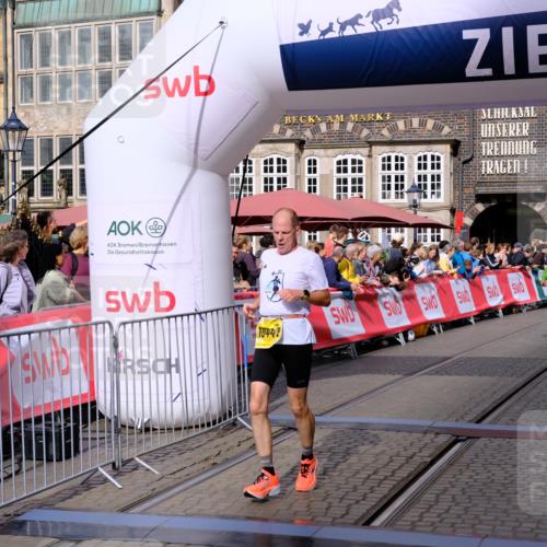 13.09.2026 - 21. swb-Marathon Bremen Tim E. http://msf.ph/oto/10299453 13.09.2026 10:38:51 Ziel 10441, 12370, 13507, 13539 meine-sportfotos.de