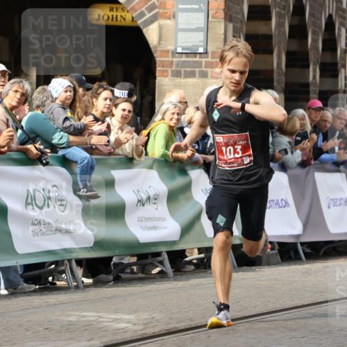 13.09.2026 - 21. swb-Marathon Bremen Strokosch-Dieckow http://msf.ph/oto/10299455 13.09.2026 12:46:38 Ziel 103, 1352, 1525, 8044, 574, 841 meine-sportfotos.de