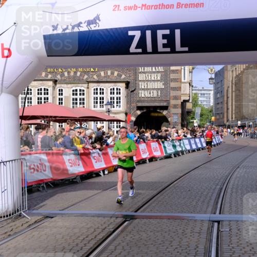 13.09.2026 - 21. swb-Marathon Bremen Tim E. http://msf.ph/oto/10299465 13.09.2026 10:38:53 Ziel 10441, 12370, 13507, 13539 meine-sportfotos.de
