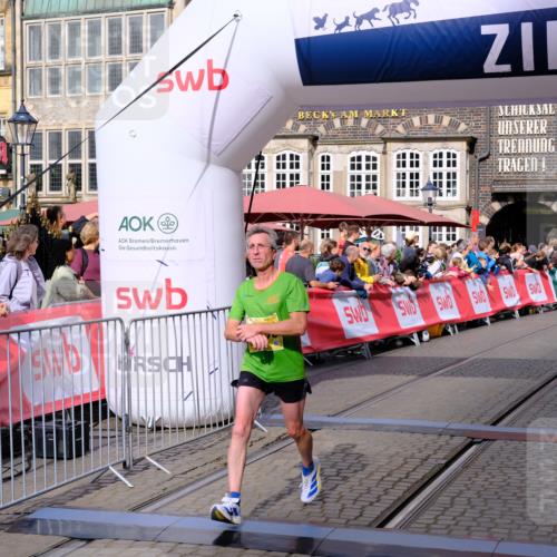 13.09.2026 - 21. swb-Marathon Bremen Tim E. http://msf.ph/oto/10299514 13.09.2026 10:38:54 Ziel 10441, 12370, 13507, 13539 meine-sportfotos.de