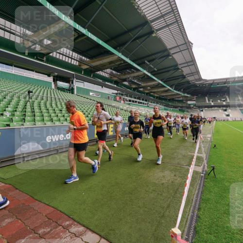 13.09.2026 - 21. swb-Marathon Bremen Michael Burmester http://msf.ph/oto/10299517 13.09.2026 10:37:42 Laufen im Stadion 10090, 10091, 10092, 10150, 10153, 10154, 10160, 10168, 10186, 10190, 10198, 10205, 10237, 10251, 10257, 10273, 10274, 10278, 10283, 10296, 10305, 10315, 10323, 10327, 10331, 10332, 10338, 10370, 10375, 10376, 10382, 10390, 10403, 10411, 10429, 10432, 10444, 10465, 10488, 10497, 10500, 10516, 10531, 10569, 10598, 10607, 10613, 10633, 10645, 10647, 10648, 10654, 10659, 10661, 10663, 10674, 10681, 10682, 10695, 10697, 10802, 10823 meine-sportfotos.de