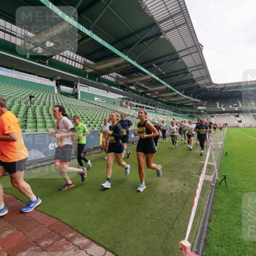 13.09.2026 - 21. swb-Marathon Bremen Michael Burmester http://msf.ph/oto/10299519 13.09.2026 10:37:42 Laufen im Stadion 10090, 10091, 10092, 10150, 10153, 10154, 10160, 10168, 10186, 10190, 10198, 10205, 10237, 10251, 10257, 10273, 10274, 10278, 10283, 10296, 10305, 10315, 10323, 10327, 10331, 10332, 10338, 10370, 10375, 10376, 10382, 10390, 10403, 10411, 10429, 10432, 10444, 10465, 10488, 10497, 10500, 10516, 10531, 10569, 10598, 10607, 10613, 10633, 10645, 10647, 10648, 10654, 10659, 10661, 10663, 10674, 10681, 10682, 10695, 10697, 10802, 10823 meine-sportfotos.de