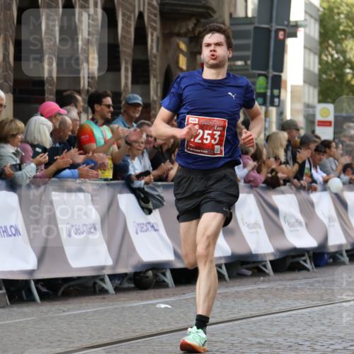 13.09.2026 - 21. swb-Marathon Bremen Strokosch-Dieckow http://msf.ph/oto/10299520 13.09.2026 12:46:55 Ziel 238, 574, 841, 1253, 1391, 1525, 649, 7741 meine-sportfotos.de