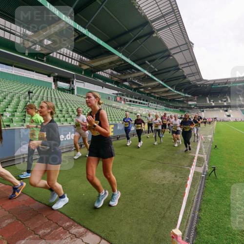 13.09.2026 - 21. swb-Marathon Bremen Michael Burmester http://msf.ph/oto/10299525 13.09.2026 10:37:43 Laufen im Stadion 10090, 10091, 10092, 10150, 10153, 10154, 10160, 10168, 10186, 10190, 10198, 10205, 10237, 10251, 10257, 10273, 10274, 10278, 10283, 10296, 10305, 10315, 10323, 10327, 10331, 10332, 10338, 10370, 10375, 10376, 10390, 10403, 10411, 10429, 10432, 10444, 10465, 10488, 10497, 10500, 10516, 10531, 10569, 10598, 10607, 10613, 10633, 10645, 10647, 10648, 10654, 10659, 10661, 10663, 10674, 10681, 10682, 10695, 10697, 10802, 10823 meine-sportfotos.de