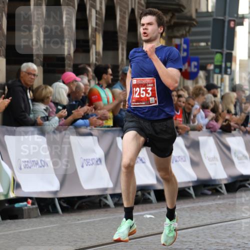 13.09.2026 - 21. swb-Marathon Bremen Strokosch-Dieckow http://msf.ph/oto/10299537 13.09.2026 12:46:55 Ziel 238, 574, 841, 1253, 1391, 1525, 649, 7741 meine-sportfotos.de
