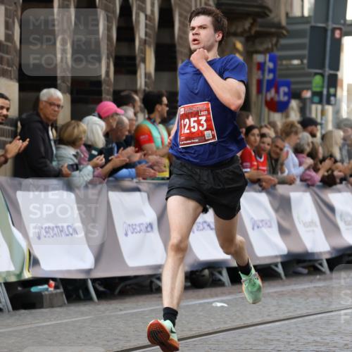 13.09.2026 - 21. swb-Marathon Bremen Strokosch-Dieckow http://msf.ph/oto/10299546 13.09.2026 12:46:55 Ziel 238, 574, 841, 1253, 1391, 1525, 649, 7741 meine-sportfotos.de