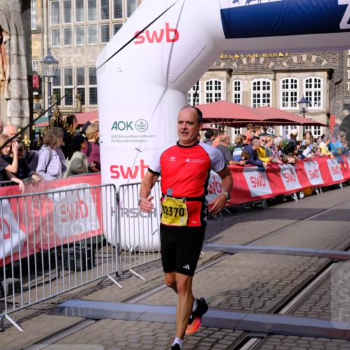 13.09.2026 - 21. swb-Marathon Bremen Tim E. http://msf.ph/oto/10299548 13.09.2026 10:38:59 Ziel 10441, 11127, 12370, 13539 meine-sportfotos.de