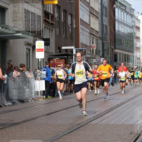 13.09.2026 - 21. swb-Marathon Bremen Strokosch-Dieckow http://msf.ph/oto/10299551 13.09.2026 10:47:15 Ziel 10172, 10189, 10210, 10223, 10270, 10310, 10393, 10594, 10807, 10860, 10873, 10898, 11130, 11269, 11469, 11646, 11809, 11894, 12077, 12195, 12296, 12318, 12547, 13521, 13545, 10289, 10319, 10744, 11060, 11187, 11199, 11212, 11344, 11462, 11608, 11650, 11651, 11783, 11814, 12048, 12298, 12415, 12470, 13528, 13545, 13589, 13613 meine-sportfotos.de