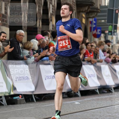 13.09.2026 - 21. swb-Marathon Bremen Strokosch-Dieckow http://msf.ph/oto/10299553 13.09.2026 12:46:55 Ziel 238, 574, 841, 1253, 1391, 1525, 649, 7741 meine-sportfotos.de