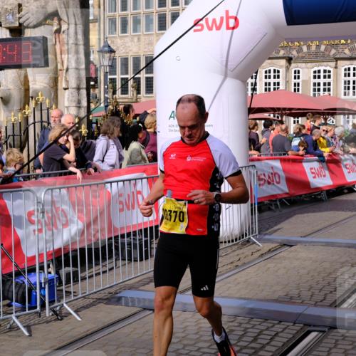 13.09.2026 - 21. swb-Marathon Bremen Tim E. http://msf.ph/oto/10299560 13.09.2026 10:38:59 Ziel 10441, 11127, 12370, 13539 meine-sportfotos.de