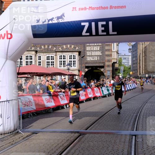 13.09.2026 - 21. swb-Marathon Bremen Tim E. http://msf.ph/oto/10299565 13.09.2026 10:39:07 Ziel 10782, 10926, 11127, 11338, 12370 meine-sportfotos.de