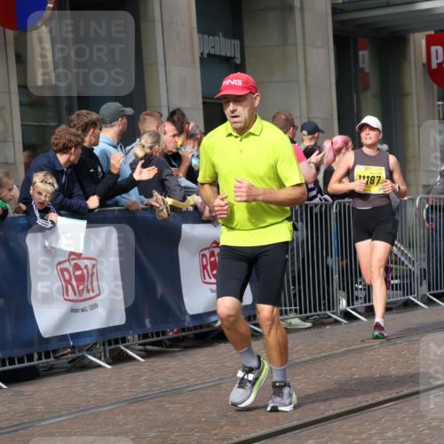 13.09.2026 - 21. swb-Marathon Bremen Strokosch-Dieckow http://msf.ph/oto/10299566 13.09.2026 10:47:16 Ziel 10172, 10189, 10210, 10223, 10270, 10310, 10393, 10594, 10807, 10860, 10873, 10898, 11130, 11269, 11469, 11646, 11809, 11894, 12077, 12195, 12296, 12318, 12547, 13521, 10289, 10319, 10744, 11060, 11187, 11199, 11212, 11344, 11462, 11608, 11650, 11651, 11783, 11814, 12048, 12298, 12415, 12470, 13528, 13545, 13589, 13613 meine-sportfotos.de
