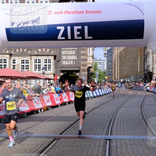 13.09.2026 - 21. swb-Marathon Bremen Tim E. http://msf.ph/oto/10299575 13.09.2026 10:39:08 Ziel 10782, 10926, 11127, 11338, 12370 meine-sportfotos.de