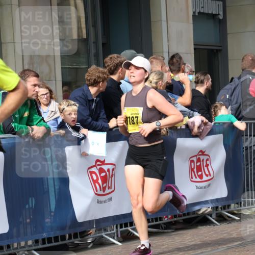 13.09.2026 - 21. swb-Marathon Bremen Strokosch-Dieckow http://msf.ph/oto/10299582 13.09.2026 10:47:17 Ziel 10172, 10189, 10210, 10223, 10270, 10310, 10393, 10592, 10594, 10807, 10860, 10873, 10898, 11018, 11130, 11269, 11469, 11634, 11646, 11809, 11894, 12077, 12195, 12296, 12318, 12547, 13521, 10289, 10319, 10744, 10898, 11060, 11187, 11199, 11212, 11269, 11344, 11462, 11608, 11650, 11651, 11783, 11814, 12048, 12298, 12415, 12470, 13528, 13545, 13589, 13613 meine-sportfotos.de