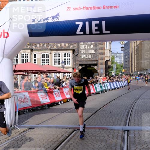 13.09.2026 - 21. swb-Marathon Bremen Tim E. http://msf.ph/oto/10299592 13.09.2026 10:39:08 Ziel 10782, 10926, 11127, 11338, 12370 meine-sportfotos.de