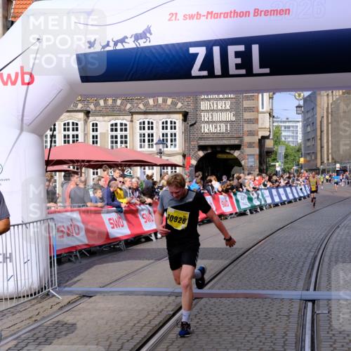 13.09.2026 - 21. swb-Marathon Bremen Tim E. http://msf.ph/oto/10299597 13.09.2026 10:39:08 Ziel 10782, 10926, 11127, 11338, 12370 meine-sportfotos.de