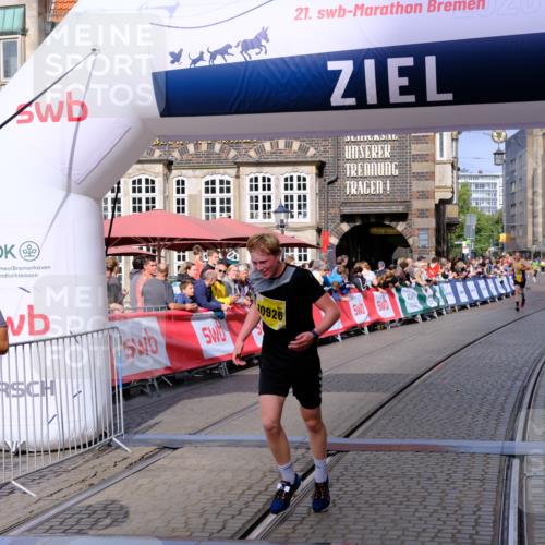 13.09.2026 - 21. swb-Marathon Bremen Tim E. http://msf.ph/oto/10299602 13.09.2026 10:39:09 Ziel 10782, 10926, 11127, 11338, 12370 meine-sportfotos.de