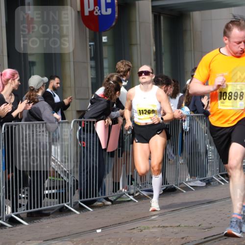 13.09.2026 - 21. swb-Marathon Bremen Strokosch-Dieckow http://msf.ph/oto/10299603 13.09.2026 10:47:19 Ziel 10172, 10189, 10210, 10223, 10270, 10310, 10393, 10592, 10594, 10807, 10860, 10873, 11018, 11130, 11469, 11634, 11646, 11809, 11894, 12077, 12296, 12318, 12547, 12558, 13521, 10319, 10744, 10898, 11060, 11187, 11269, 11344, 11462, 11608, 11650, 11651, 11814, 12048, 12195, 12298, 12415, 12470, 13528, 13545, 13589, 13613 meine-sportfotos.de