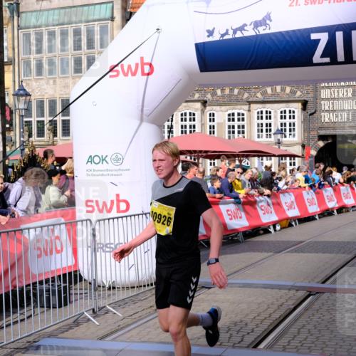 13.09.2026 - 21. swb-Marathon Bremen Tim E. http://msf.ph/oto/10299618 13.09.2026 10:39:09 Ziel 10782, 10926, 11127, 11338, 12370 meine-sportfotos.de