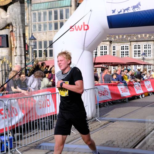 13.09.2026 - 21. swb-Marathon Bremen Tim E. http://msf.ph/oto/10299621 13.09.2026 10:39:09 Ziel 10782, 10926, 11127, 11338, 12370 meine-sportfotos.de