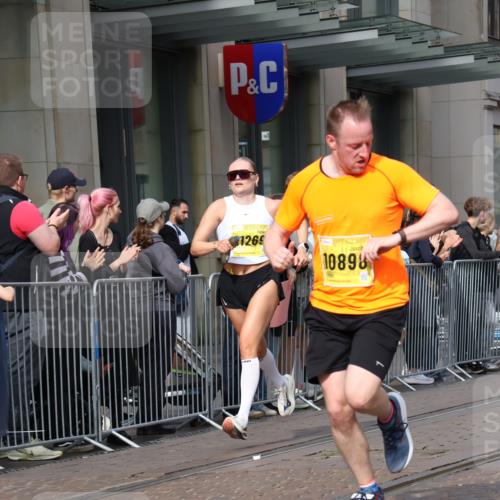 13.09.2026 - 21. swb-Marathon Bremen Strokosch-Dieckow http://msf.ph/oto/10299622 13.09.2026 10:47:19 Ziel 10172, 10189, 10210, 10223, 10270, 10310, 10393, 10592, 10594, 10807, 10860, 10873, 11018, 11130, 11469, 11634, 11646, 11809, 11894, 12077, 12296, 12318, 12547, 12558, 13521, 10319, 10744, 10898, 11060, 11187, 11269, 11344, 11462, 11608, 11650, 11651, 11814, 12048, 12195, 12298, 12415, 12470, 13528, 13545, 13589, 13613 meine-sportfotos.de