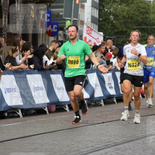 13.09.2026 - 21. swb-Marathon Bremen Strokosch-Dieckow http://msf.ph/oto/10299624 13.09.2026 10:50:30 Ziel 10170, 10452, 10876, 11111, 11128, 11178, 11415, 11497, 11499, 12240, 12269, 12510, 10267, 10764, 11220, 11276, 11664, 11753, 11774, 12052, 12309, 12488, 13544 meine-sportfotos.de