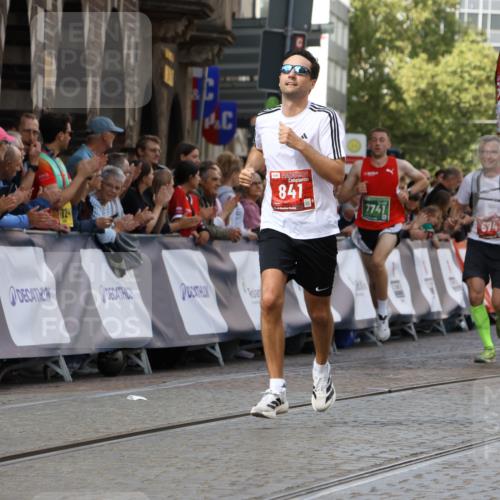 13.09.2026 - 21. swb-Marathon Bremen Strokosch-Dieckow http://msf.ph/oto/10299628 13.09.2026 12:47:04 Ziel 238, 574, 841, 1391, 7741 meine-sportfotos.de