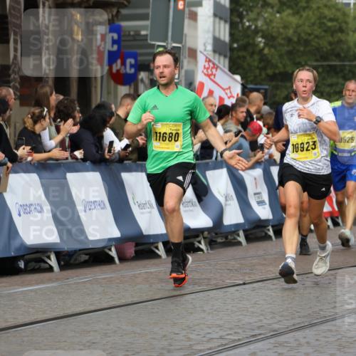 13.09.2026 - 21. swb-Marathon Bremen Strokosch-Dieckow http://msf.ph/oto/10299640 13.09.2026 10:50:30 Ziel 10170, 10452, 10876, 11111, 11128, 11178, 11415, 11497, 11499, 12240, 12269, 12510, 10267, 10764, 11220, 11276, 11664, 11753, 11774, 12052, 12309, 12488, 13544 meine-sportfotos.de
