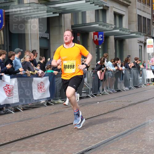 13.09.2026 - 21. swb-Marathon Bremen Strokosch-Dieckow http://msf.ph/oto/10299646 13.09.2026 10:47:20 Ziel 10172, 10189, 10210, 10223, 10270, 10310, 10393, 10592, 10594, 10807, 10860, 10873, 11018, 11130, 11469, 11634, 11646, 11809, 11894, 12077, 12296, 12318, 12547, 12558, 13521, 10189, 10319, 10744, 10898, 11060, 11187, 11269, 11344, 11462, 11650, 11651, 11814, 12048, 12195, 12298, 12415, 12470, 13528, 13545, 13589, 13613 meine-sportfotos.de