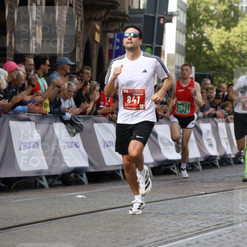 13.09.2026 - 21. swb-Marathon Bremen Strokosch-Dieckow http://msf.ph/oto/10299649 13.09.2026 12:47:05 Ziel 238, 574, 841, 1391, 7741 meine-sportfotos.de