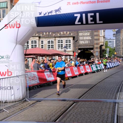 13.09.2026 - 21. swb-Marathon Bremen Tim E. http://msf.ph/oto/10299666 13.09.2026 10:39:21 Ziel 10782, 11338, 11454, 12003 meine-sportfotos.de