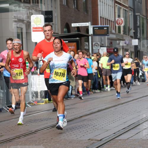 13.09.2026 - 21. swb-Marathon Bremen Strokosch-Dieckow http://msf.ph/oto/10299674 13.09.2026 10:47:21 Ziel 10172, 10210, 10223, 10270, 10310, 10393, 10592, 10594, 10807, 10860, 10873, 11018, 11130, 11469, 11634, 11646, 11809, 11894, 12077, 12296, 12318, 12547, 12558, 13521, 10189, 10310, 10319, 10744, 10898, 11060, 11187, 11269, 11344, 11462, 11650, 11651, 11814, 12048, 12195, 12298, 12415, 12470, 13528, 13545, 13589, 13613 meine-sportfotos.de