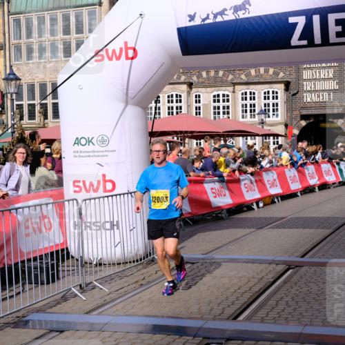 13.09.2026 - 21. swb-Marathon Bremen Tim E. http://msf.ph/oto/10299676 13.09.2026 10:39:21 Ziel 10782, 11338, 11454, 12003 meine-sportfotos.de