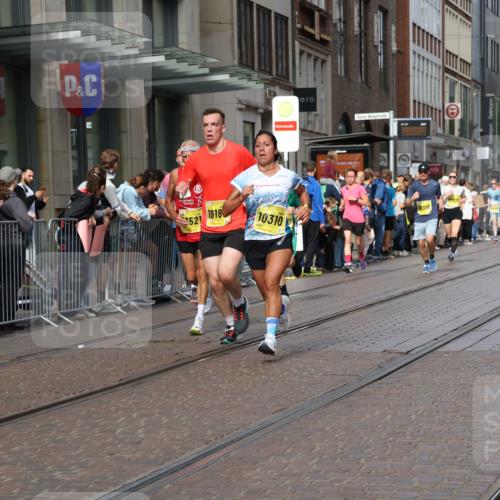 13.09.2026 - 21. swb-Marathon Bremen Strokosch-Dieckow http://msf.ph/oto/10299687 13.09.2026 10:47:22 Ziel 10172, 10210, 10223, 10270, 10393, 10592, 10594, 10807, 10860, 10873, 11018, 11130, 11469, 11634, 11646, 11809, 11894, 12077, 12296, 12318, 12547, 12558, 13521, 10189, 10310, 10319, 10744, 10898, 11060, 11187, 11269, 11462, 11650, 11651, 11814, 12048, 12195, 12298, 12415, 12470, 13528, 13545, 13589, 13613 meine-sportfotos.de