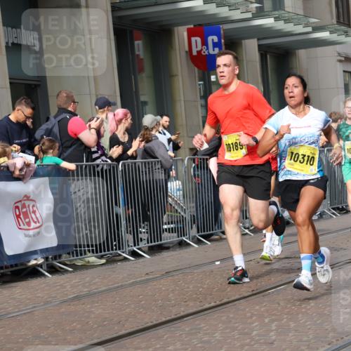 13.09.2026 - 21. swb-Marathon Bremen Strokosch-Dieckow http://msf.ph/oto/10299702 13.09.2026 10:47:23 Ziel 10172, 10210, 10223, 10270, 10393, 10592, 10594, 10807, 10860, 10873, 11018, 11130, 11469, 11634, 11646, 11809, 11894, 12077, 12296, 12318, 12547, 12558, 13521, 10189, 10310, 10319, 10744, 10898, 11187, 11269, 11462, 11650, 11651, 11814, 12048, 12195, 12298, 12415, 12470, 13528, 13545, 13589, 13613 meine-sportfotos.de