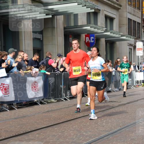 13.09.2026 - 21. swb-Marathon Bremen Strokosch-Dieckow http://msf.ph/oto/10299710 13.09.2026 10:47:23 Ziel 10172, 10210, 10223, 10270, 10393, 10592, 10594, 10807, 10860, 10873, 11018, 11130, 11469, 11634, 11646, 11809, 11894, 12077, 12296, 12318, 12547, 12558, 13521, 10189, 10310, 10319, 10744, 10898, 11187, 11269, 11462, 11650, 11651, 11814, 12048, 12195, 12298, 12415, 12470, 13528, 13545, 13589, 13613 meine-sportfotos.de