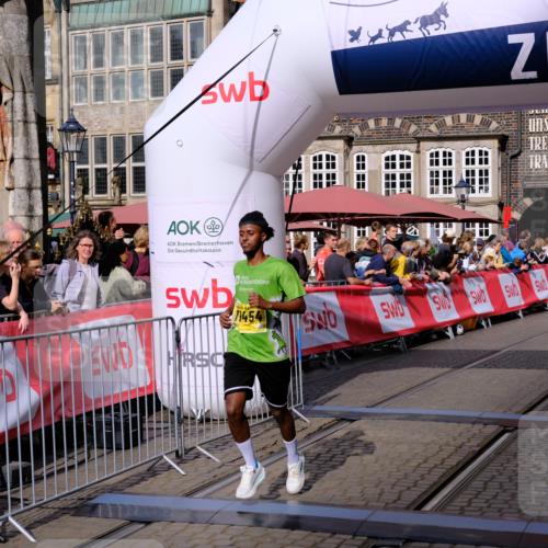 13.09.2026 - 21. swb-Marathon Bremen Tim E. http://msf.ph/oto/10299714 13.09.2026 10:39:26 Ziel 10782, 11227, 11338, 11454, 12003, 13641 meine-sportfotos.de