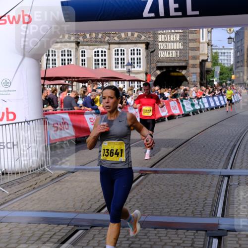 13.09.2026 - 21. swb-Marathon Bremen Tim E. http://msf.ph/oto/10299728 13.09.2026 10:39:31 Ziel 11227, 11454, 12003, 13556, 13641 meine-sportfotos.de
