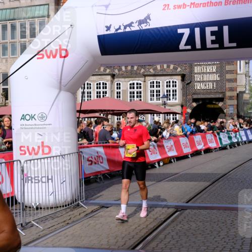13.09.2026 - 21. swb-Marathon Bremen Tim E. http://msf.ph/oto/10299734 13.09.2026 10:39:32 Ziel 11227, 11454, 12003, 13556, 13641 meine-sportfotos.de